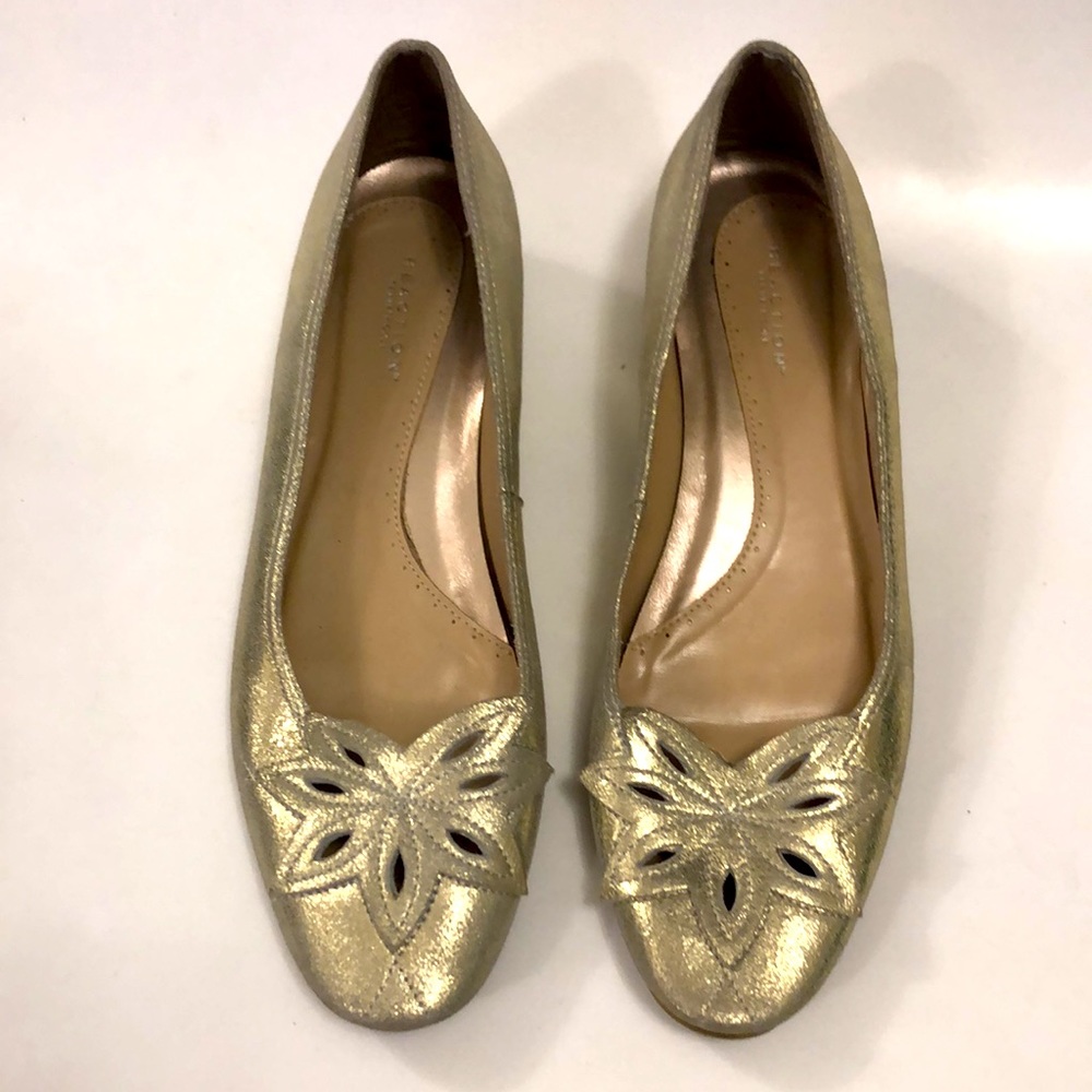 Reaction Kenneth Cole 9 Metallic Flat Shoe Floral Detail Excellent Condition